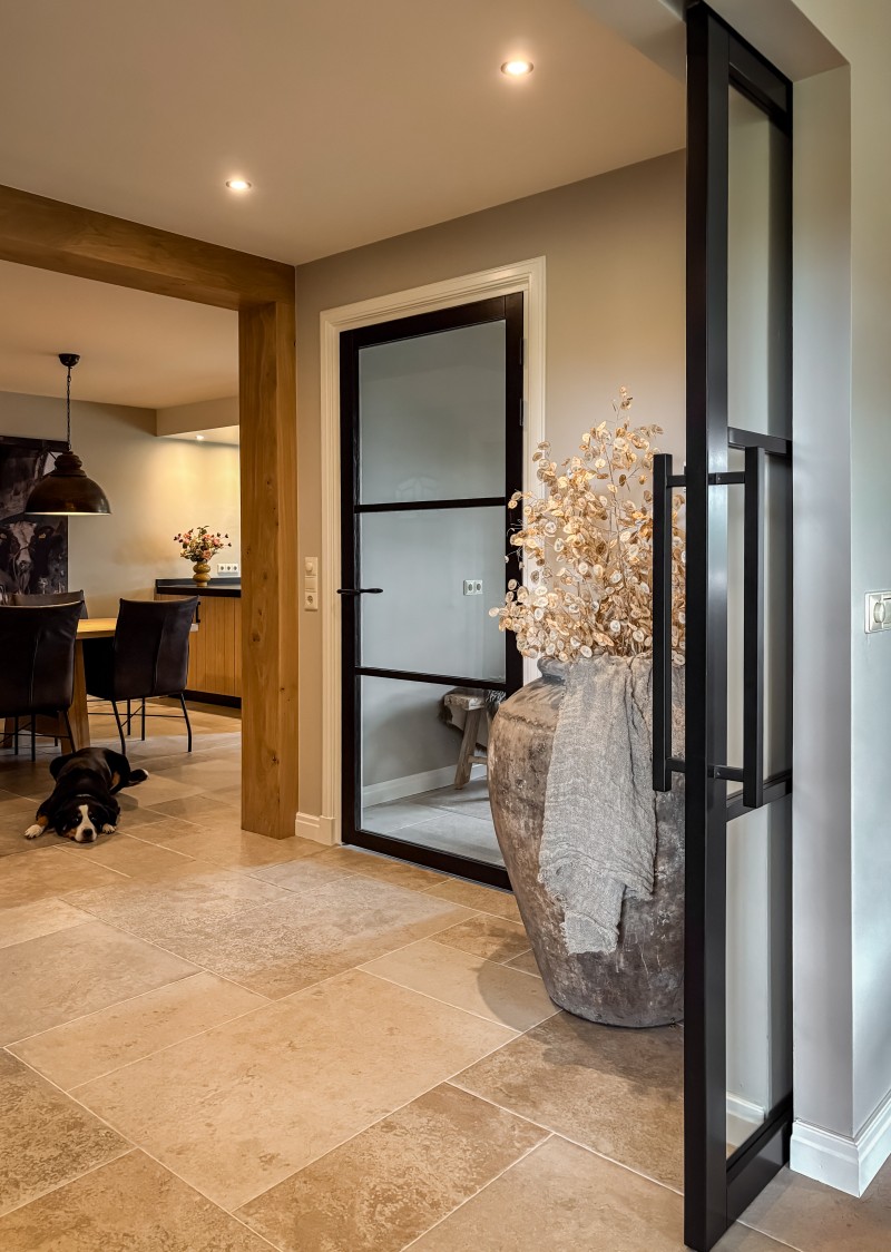 2025: interne verbouwing woonkamer / keuken woning
Ensuite schuifdeuren 